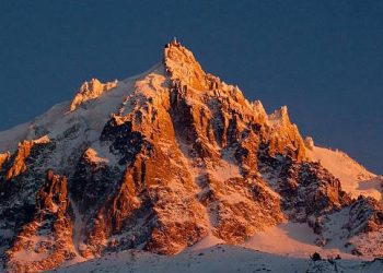 酷熱加速冰川融化 阿爾卑斯⼭等經典路線被迫提前關閉