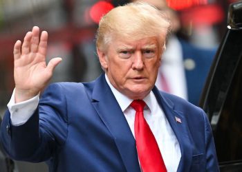 川普接招再揭一騙局！要求司法部立即公開搜查令