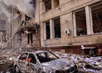 克里米亞再爆！刻赤大橋、空軍基地傳爆炸聲 俄軍導彈襲擊烏第二大城住宅樓 17死42傷