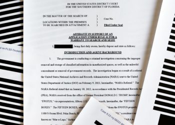 被揭抄走川普上萬份「非機密」文件 FBI信用受質疑