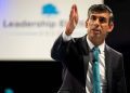 英國選出首位非白人首相 肩負救經濟重任