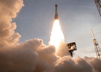 NASA登月火箭升空 致力重返月球探索