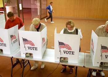 美中期選舉 兩黨支持者年齡差別大