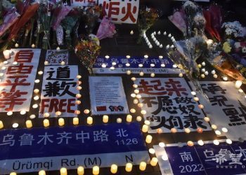 響應“白紙運動” 數百中國留學生賓大集會抗議中共