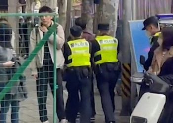 中共黑警帶黑頭套執法被揭 美政府成立「中國任務組」
