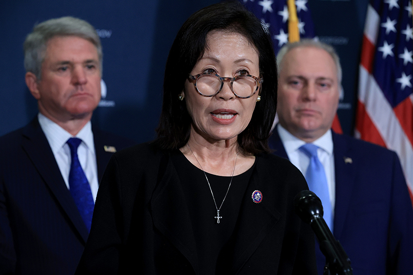 2021年10月20日，聯邦眾議員朴銀珠（Michelle Steel）在新聞發布會上對媒體說話。 (Chip Somodevilla/Getty Images)