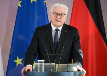 德總統：將於12月27日解散國會