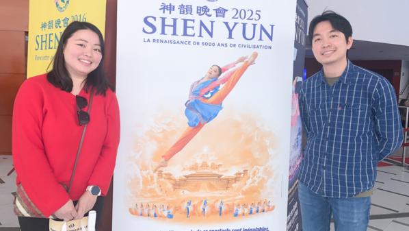 2025年1月4日下午，華裔心理醫生Pheng Tech帶着妹妹Lichun Huang觀賞了神韻新紀元藝術團在普羅旺斯大劇院（Grand Theatre de Provence）的第三場演出。（圖片來源：張妮／大紀元）