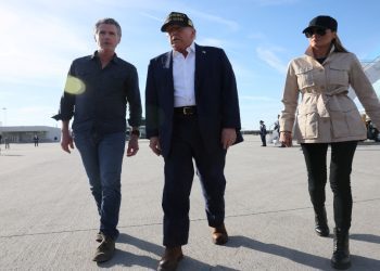 上任後首次出訪 川普前往北卡和加州災區(影/圖)