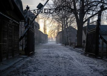 奧斯威辛集中營解放80週年 世界領袖和最後的倖存者重返遺址(圖片)