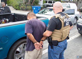 美難民接納計劃暫停 難民航班取消 ICE已逮捕308重罪犯