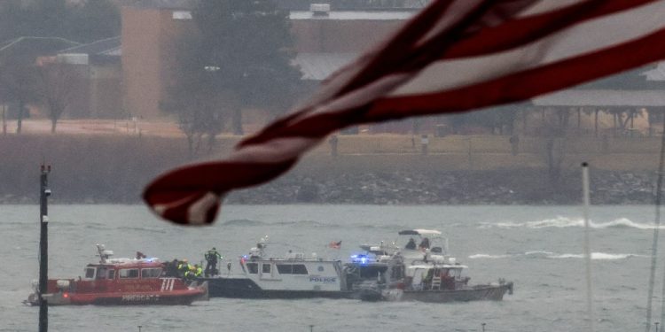華盛頓空難 黑鷹直升機飛行高度超限 軍方4號航線被質疑