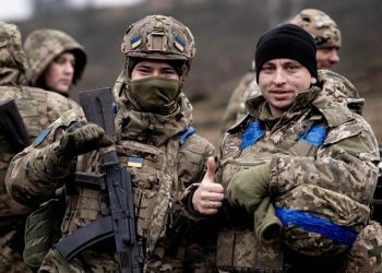 【俄烏戰爭】俄羅斯一座煉油廠被摧毀 150名烏戰俘回家 烏軍奪回波克羅夫斯克陣地 英國外交大臣攜新軍援訪基輔  彭博社稱川普下周可能提出結束烏克蘭戰爭的計畫