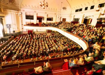 著名預言家帕克: 神韻演出與我的夢境一樣