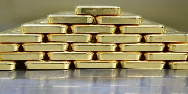 黃金價格破新高 突破每盎司3100美元