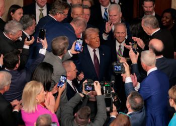 【組圖】川普首次國會演講 精彩瞬間回放