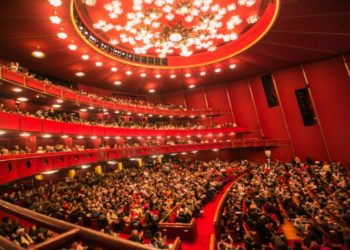 川普以新主席身份訪問肯尼迪中心 宣布改造場館計畫