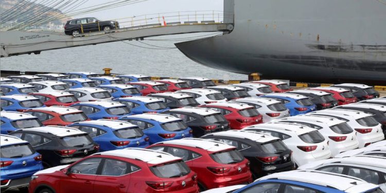 川普宣布對非美國製造汽車徵稅25%