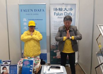 芬蘭瑜珈節 民眾支持法輪功