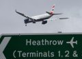 英國希斯羅機場關閉！專家: 經濟損失恐逾「數億英鎊」