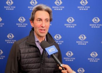 前大都會歌劇院領舞向神韻總監致敬：完美的傑作