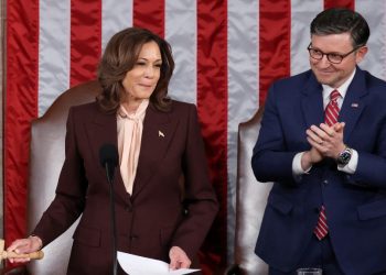 民主黨高層稱川普政府凍結了 4,300 億美元聯邦資金