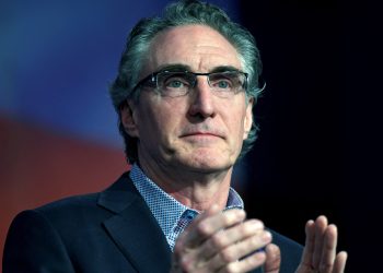 美內政部長授予DOGE官員廣泛權力以重塑機構