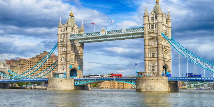 英國旅行新規定: 實施電子旅行證(ETA)