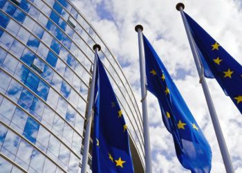 雖遭美關稅政策壓力  法總理：中共無法代替美國