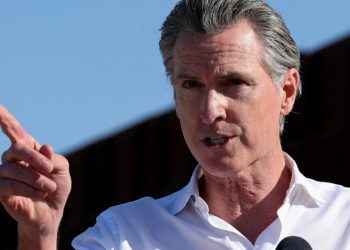 加州州長決定終止對成年非法移民的免費醫療