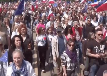 波蘭總統決選在即 兩名候選人勢均力敵