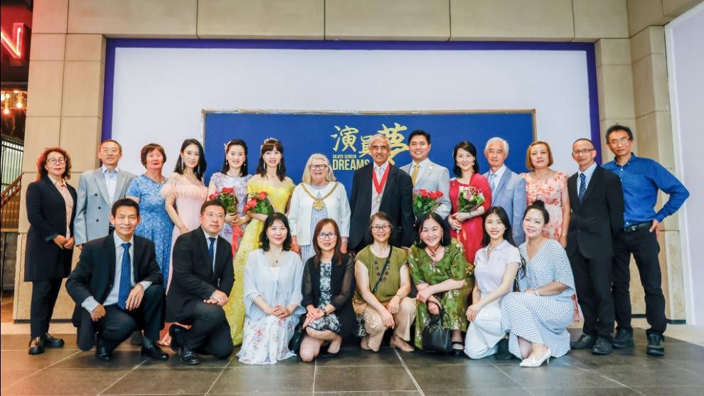 6月21日，由加拿大新世紀影視重新製作的華語大片《新演員夢》在英國第四大城市利物浦的首映圓滿落幕。（圖片來源：Yufei Song/新世紀影視）