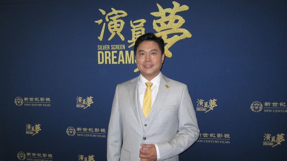 新版的男主角張東海由來自澳大利亞的徐聖坤（Adan Xu）飾演，獲得很高的關注度，有觀眾說，“新男主一出場，就感覺一股浩然正氣從手機屏幕中撲面而來！”（圖片來源：唐仲寶/SOH）