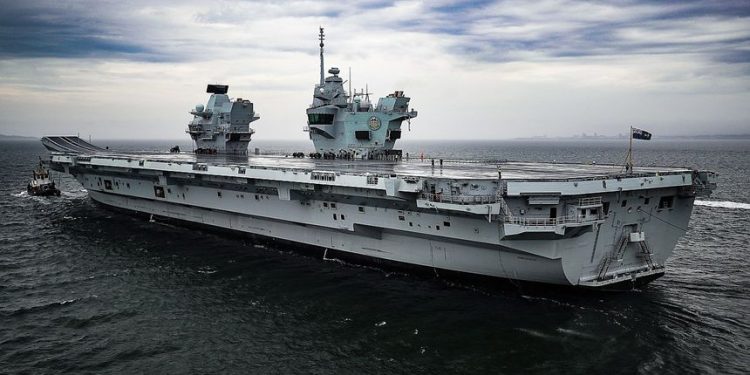 「維持持久印太存在」  英航母打擊群與印海軍舉行聯合軍演