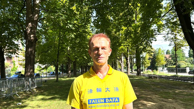 反迫害26周年 比利時法輪大法學員和平抗議
