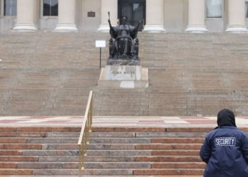 哥倫比亞大學支付2億美元解決反猶指控 恢復聯邦資金支持