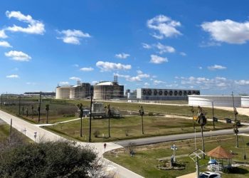 川普宣布美日即將達成阿拉斯加液化天然氣出口協議 深化能源與貿易合作