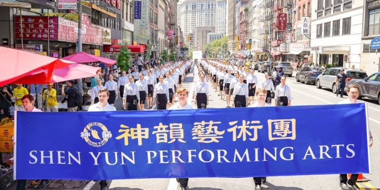 神韻藝術團與法輪功學員在美遊行：警示中共滲透 呼籲捍衛信仰自由