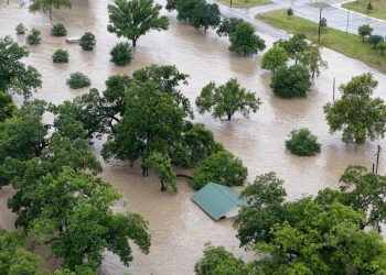 美國西南洪災釀重大傷亡：新墨西哥與德州暴雨引發山洪 多名兒童喪生