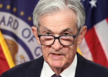 【快訊】美聯儲主席暗示將降息 市場反彈