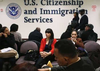 美國移民局加強入籍審查：良好道德品質評估標準全面升級