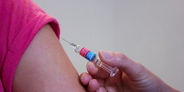 美國衛生部長肯尼迪叫停多項 mRNA 疫苗合同 轉向更廣譜疫苗平台