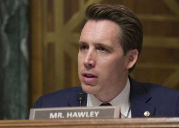 參議員霍利提法案 要求聯邦建築展示「我們信賴上帝」