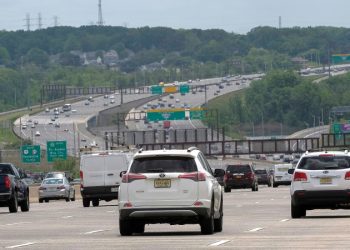 曾拒絕告發海軍學院同學醜聞 新州州長候選人民調大幅滑落