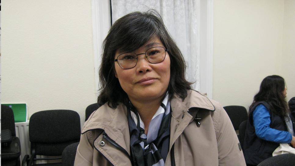 來自北韓（朝鮮）的朴智賢（Jihyun Park）女士在接受採訪時，觸景生情地向記者披露了她最終逃離朝鮮，投入西方自由世界的一段經歷。（圖片來源：唐仲寶/SOH）