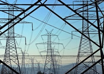 AI驅動電力需求激增 美國未來五年投資1.1萬億美元升級電網