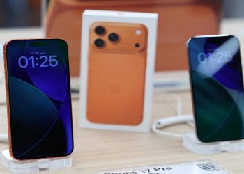 iPhone 17銷售強勁獲華爾街力挺 蘋果市值逼近4萬億美元