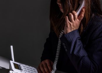 來自中國對美國公民的詐騙猖獗   FBI警告: 刪除手機上這些消息