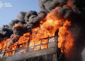 俄發動無人機與導彈大規模襲擊基輔至少12人受傷 大面積停電與基礎設施受損