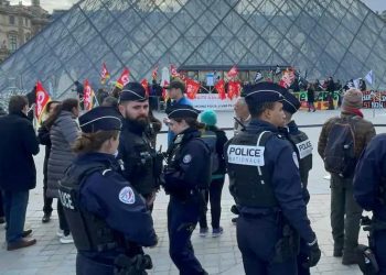 法盧浮宮驚爆罕見劫案  被盜珠寶“歷史價值無可估算”